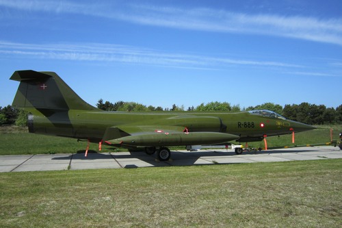 f-104